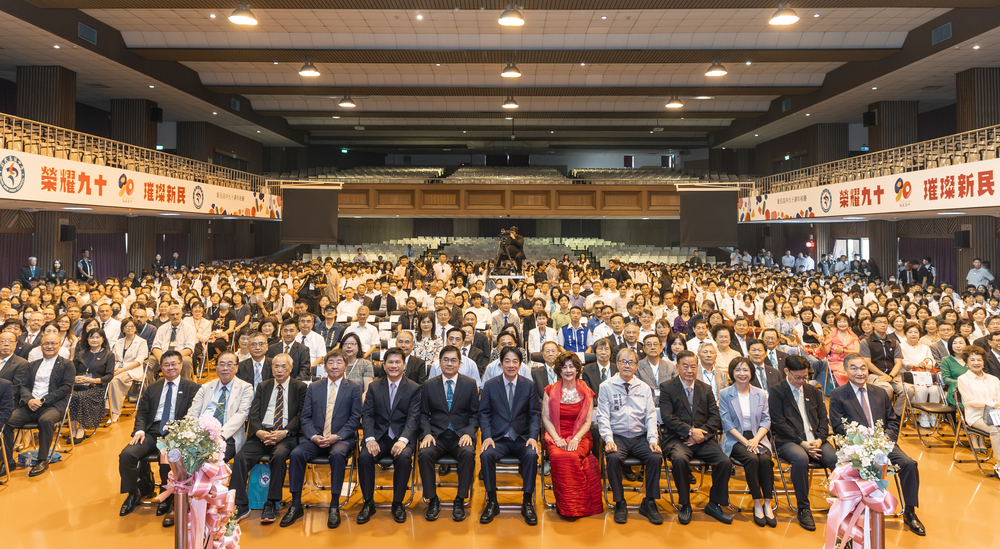 總統與全體師生合照圖片