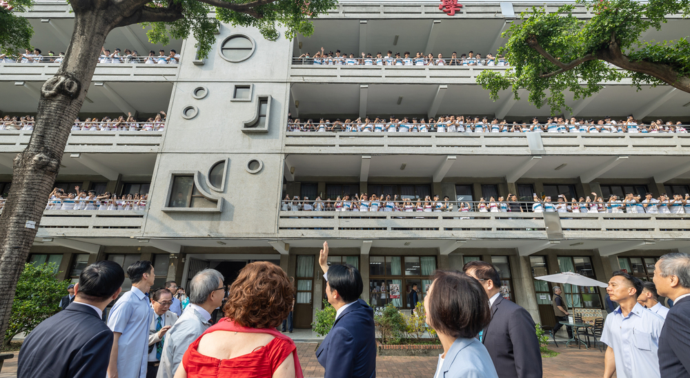 全校師生列隊歡迎賴清德總統蒞臨圖片