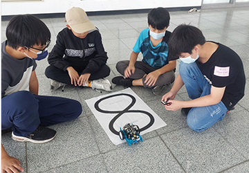 114年度雙語領袖營活動照片-AI機器人圖片